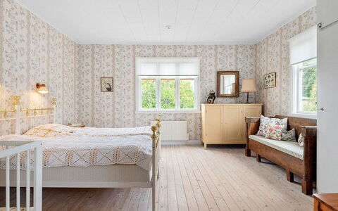 Orranäsgården: Interior Design, Legna, Pavimentazione, Mobilia, Camera Da Letto, Pavimento, Soffitto, Letto, Casa, Camera