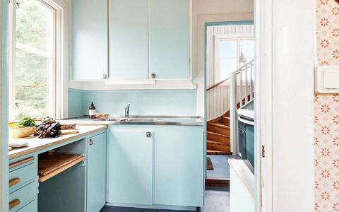 Orranäsgården: Interior Design, Legna, Pavimentazione, Controsoffitto, Cucina, Cabinetry, Pavimento, Elettrodomestico Da Cucina, Camera, Lavandino Della Cucina