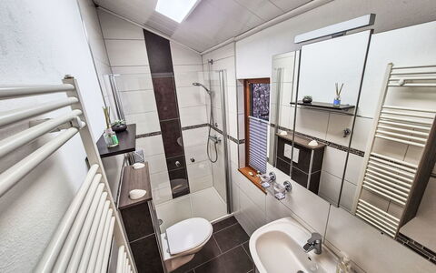 Freigeist: Idraulico Fixture, Rubinetto, Lavello, Pavimentazione, Interior Design, Bagno, Idraulico, Pavimento, Lavandino Del Bagno, Gabinetto
