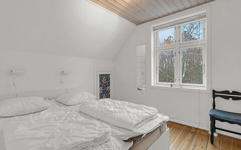 Hanni - 600M from the Sea: Camera Da Letto, Legna, Pavimentazione, Pavimento, Letto, Interior Design, Soffitto, Bedding, Casa, Lenzuolo