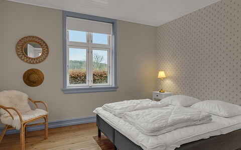 Hanni - 600M from the Sea: Interior Design, Letto, Camera Da Letto, Pavimento, Pavimentazione, Parete, Bedding, Legna, Soffitto, Lenzuolo