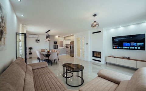 Villa Budimir: Mobilia, Interior Design, Pavimentazione, Divano, Pavimento, Soggiorno, Soffitto, Camera, Appartamento, Illuminazione