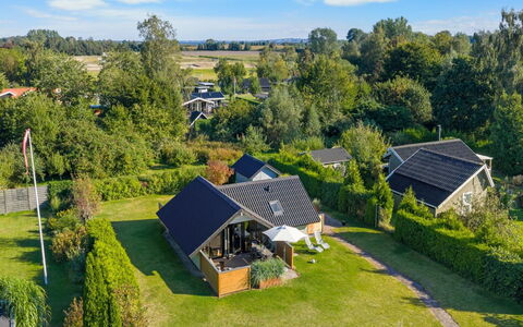 Allin - 350M from the Sea: Tetto, Casa, Zona Residenziale, Casa, Villetta, Area Rurale, Estate, Prato, Giardino, Sobborgo