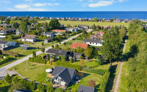 Allin - 350M from the Sea: Blu, Arbusto, Villetta, Groundcover, Giardino, Estate, Shade, Landscaping, Agriturismo, Eco Hotel
