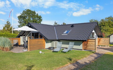 Allin - 350M from the Sea: Blu, Arbusto, Villetta, Groundcover, Giardino, Estate, Shade, Landscaping, Agriturismo, Eco Hotel