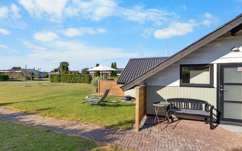 Allin - 350M from the Sea: Blu, Arbusto, Villetta, Groundcover, Giardino, Estate, Shade, Landscaping, Agriturismo, Eco Hotel