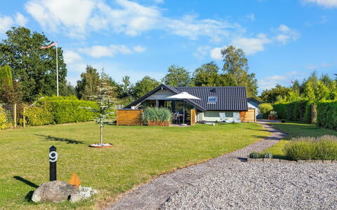 Allin - 350M from the Sea: Blu, Arbusto, Villetta, Groundcover, Giardino, Estate, Shade, Landscaping, Agriturismo, Eco Hotel
