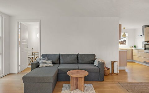 Solvejg - 280M from the Sea: Mobilia, Pavimentazione, Interior Design, Pavimento, Divano, Legna, Pavimento In Legno, Tavolo, Soggiorno, Camera