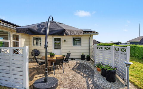 Solvejg - 280M from the Sea: Tetto, Casa, Casa, Villetta, Raccordo, Porta, Giardino, Shade, Cortile, Deck