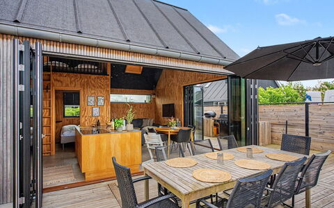 Greta - 125M from the Sea: Legna, Tetto, Villetta, Deck, Shade, Latifoglie, Sedia, Edifici Giardino, Color Legno, Plank