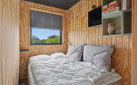 Greta - 125M from the Sea: Legna, Interior Design, Pavimentazione, Pavimento, Camera Da Letto, Color Legno, Camera, Soffitto, Plank, Letto