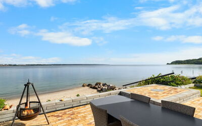 Yngvy - 10M from the Sea