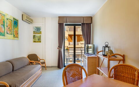 Alghero Residence, Seaside Apartments: Appartamento, Mobilia, Condominio, Balcone, Sedia, Shade, Color Legno, Hotel
