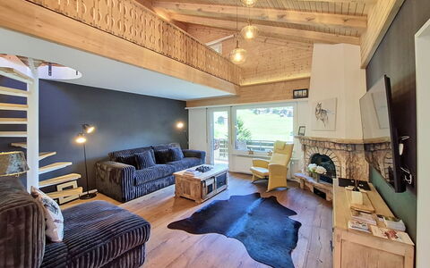 Chez Gredia: Interior Design, Mobilia, Legna, Soffitto, Pavimentazione, Camera, Pavimento, Divano, Illuminazione, Soggiorno