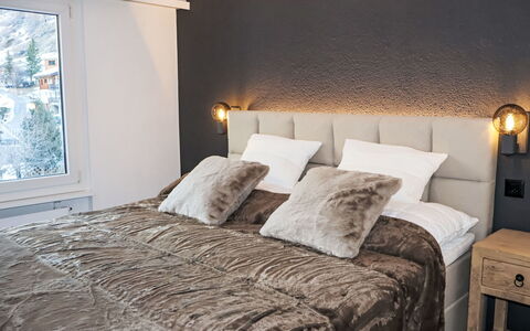 Chez Gredia: Letto, Mobilia, Bedding, Interior Design, Camera Da Letto, Lenzuolo, Parete, Pavimentazione, Biancheria, Pavimento