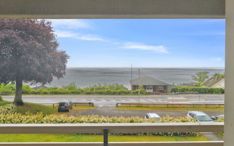 Ømund - 100M from the Sea: Mobilia, Interior Design, Pavimentazione, Pavimento, Soffitto, Camera, Sedia, Tavolo, Appartamento, Cucina & Sala Da Pranzo Tavolo