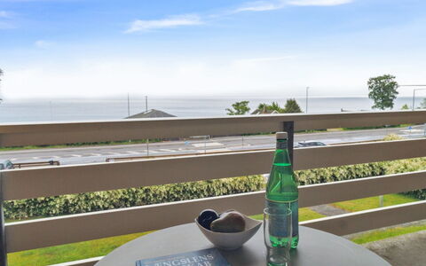 Ømund - 100M from the Sea: Mobilia, Interior Design, Pavimentazione, Pavimento, Soffitto, Camera, Sedia, Tavolo, Appartamento, Cucina & Sala Da Pranzo Tavolo