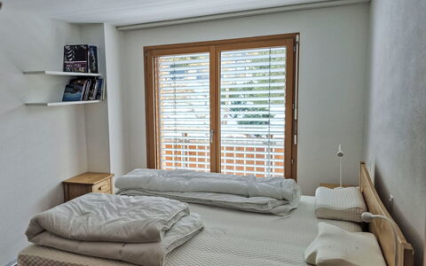 Perrine: Camera Da Letto, Legna, Letto, Mobilia, Interior Design, Pavimento, Lenzuolo, Bedding, Pavimentazione, Camera