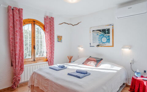 Sol & Sal: Letto, Mobilia, Camera Da Letto, Interior Design, Parete, Bedding, Lenzuolo, Biancheria, Soffitto, Camera
