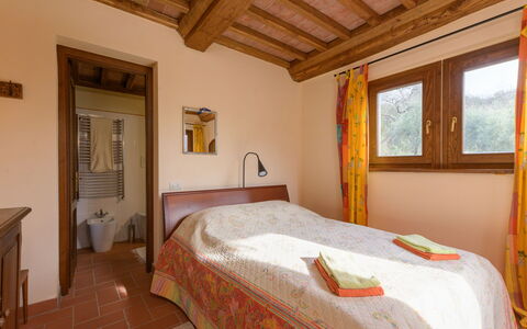 La Valle: Parete, Legna, Interior Design, Camera Da Letto, Letto, Soffitto, Mobilia, Casa, Casa, Pavimento