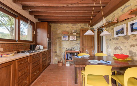 La Valle: Mobilia, Interior Design, Pavimentazione, Parete, Legna, Soffitto, Pavimento, Cucina, Camera, Casa