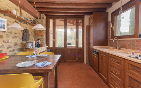 La Valle: Mobilia, Interior Design, Pavimentazione, Parete, Legna, Pavimento, Soffitto, Cucina, Cabinetry, Controsoffitto