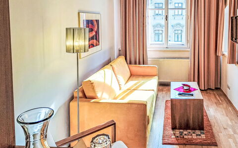 Obervellach 200: Interior Design, Pavimentazione, Legna, Pavimento, Mobilia, Appartamento, Camera, Divano, Soggiorno, Soffitto