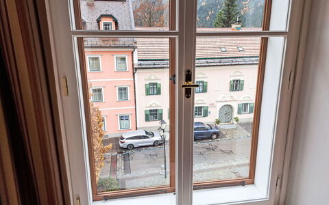 Obervellach 200: Legna, Appartamento, Bicchiere, Modanatura, Finestra A Ghigliottina, Illuminazione Diurna, Color Legno, Latifoglie, Balcone