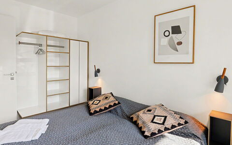 Seemomente (615): Mobilia, Letto, Interior Design, Camera Da Letto, Pavimentazione, Pavimento, Parete, Camera, Lenzuolo, Bedding