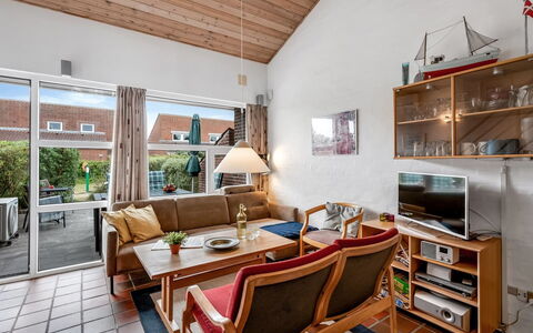 Melle - 500M from the Sea: Tetto, Casa, Casa, Villetta, Porta, Raccordo, Deck, Portico, Plank, Latifoglie