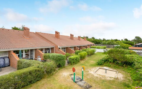 Melle - 500M from the Sea: Tetto, Casa, Casa, Villetta, Porta, Raccordo, Deck, Portico, Plank, Latifoglie