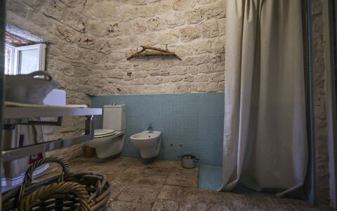 Trulli Experience, Pool, Monopoli: Parete, Idraulico Fixture, Pavimentazione, Mobilia, Pavimento, Interior Design, Bagno, Lavandino Del Bagno, Idraulico, Rubinetto