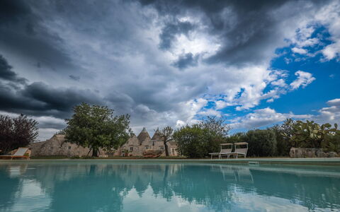 Trulli Experience, Pool, Monopoli: Blu, Luce Del Sole, Piscina, Sera, Fenomeno Meteorologico, Cumulo, Crepuscolo, Ombra