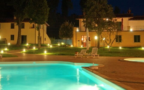 Tenuta Borgo al Sole: Estate, Hacienda, Villa, Prato, Ricorrere, Cortile, Hotel, Eco Hotel, Piscina, Agriturismo