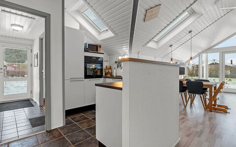 Hielm - 490M from the Sea: Pavimentazione, Legna, Pavimento, Soffitto, Interior Design, Pavimento In Legno, Cucina, Controsoffitto, Camera, Lampada
