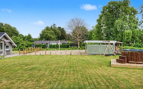 Hielm - 490M from the Sea: Albero, Erba, Giardino, Lotto, Plain, Prato, Shade, Parco, Landscaping, Prato