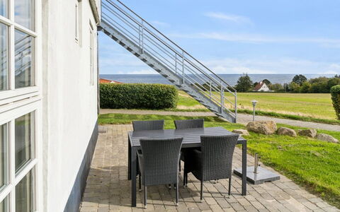 Rafn - 400M from the Sea: Architettura, Tetto, Casa, Materiale Composito, Illuminazione Diurna, Raccordo, Driveway