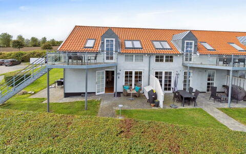 Rafn - 400M from the Sea: Architettura, Tetto, Casa, Materiale Composito, Illuminazione Diurna, Raccordo, Driveway