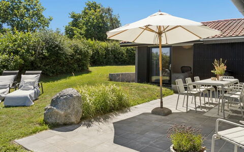 Karlotta - 500M from the Sea: Mobili Da Esterno, Mobilia, Giardino, Shade, Ombrello, Sedia, Landscaping, Tavolo Esterno, Backyard, Flagstone