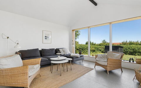 Karlotta - 500M from the Sea: Legna, Pavimentazione, Mobilia, Pavimento, Interior Design, Divano, Casa, Soffitto, Soggiorno, Sedia