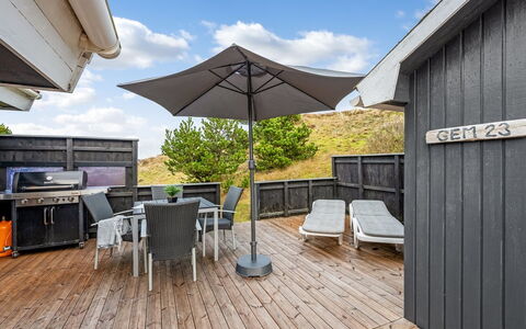 Hanne - 750M from the Sea: Mobilia, Legna, Interior Design, Pavimentazione, Pavimento, Sedia, Camera, Soffitto, Soggiorno, Appartamento