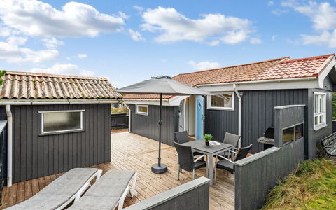 Hanne - 750M from the Sea: Mobilia, Legna, Interior Design, Pavimentazione, Pavimento, Sedia, Camera, Soffitto, Soggiorno, Appartamento