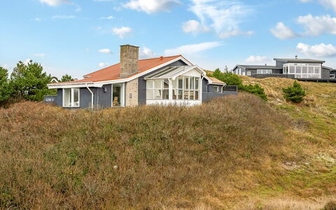 Hanne - 750M from the Sea: Mobilia, Legna, Interior Design, Pavimentazione, Pavimento, Sedia, Camera, Soffitto, Soggiorno, Appartamento