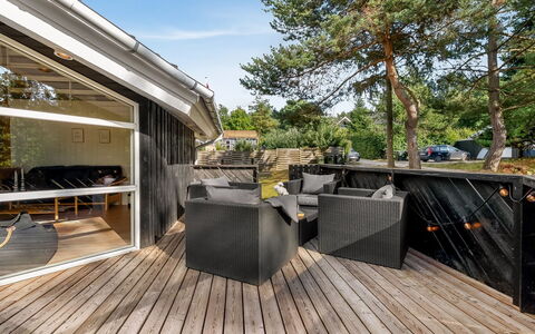 Margrethe - 600M from the Sea: Mobilia, Legna, Interior Design, Pavimentazione, Pavimento, Sedia, Camera, Soffitto, Soggiorno, Appartamento