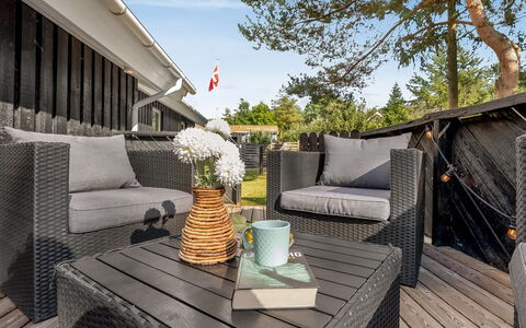Margrethe - 600M from the Sea: Mobilia, Legna, Interior Design, Pavimentazione, Pavimento, Sedia, Camera, Soffitto, Soggiorno, Appartamento