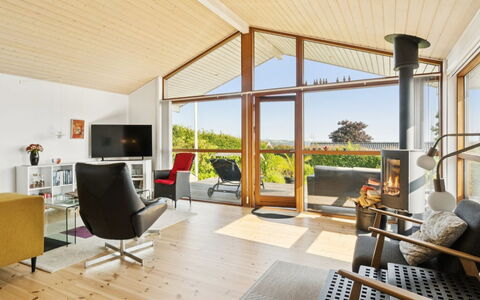 Viggo - 200M from the Sea: Legna, Casa, Portico, Deck, Latifoglie, Tetto, Color Legno, Pavimento In Legno, Eco Hotel