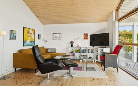 Viggo - 200M from the Sea: Legna, Casa, Portico, Deck, Latifoglie, Tetto, Color Legno, Pavimento In Legno, Eco Hotel