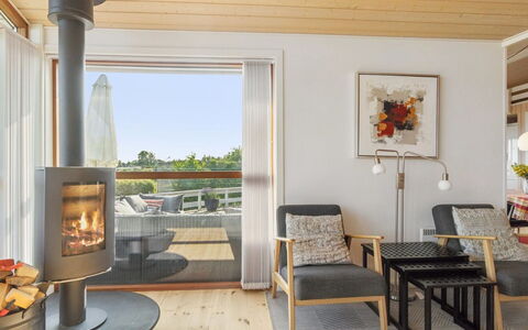 Viggo - 200M from the Sea: Legna, Casa, Portico, Deck, Latifoglie, Tetto, Color Legno, Pavimento In Legno, Eco Hotel