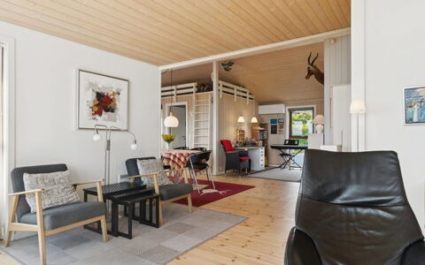 Viggo - 200M from the Sea: Legna, Casa, Portico, Deck, Latifoglie, Tetto, Color Legno, Pavimento In Legno, Eco Hotel