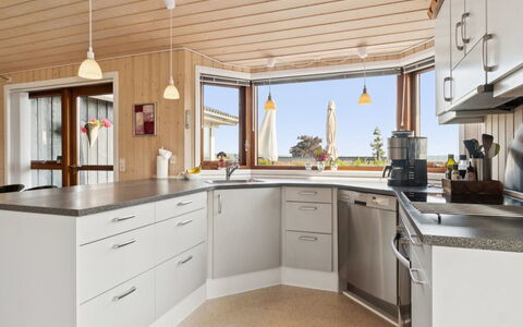 Viggo - 200M from the Sea: Legna, Casa, Portico, Deck, Latifoglie, Tetto, Color Legno, Pavimento In Legno, Eco Hotel